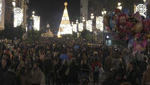La iluminación de la Puerta de Jerez