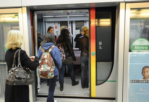 Estaba previsto que el metro de Sevilla se inaugurara en 2006 pero no se inauguró hasta 2009
