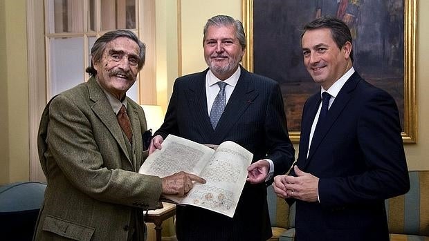 El director de la Ruta BBVA 2016, Miguel de la Quadra-Salcedo, el ministro de Cultura Íñigo Méndez de Vigo y el director del área de Negocio Responsable de BBVA, Antoni Ballabriga