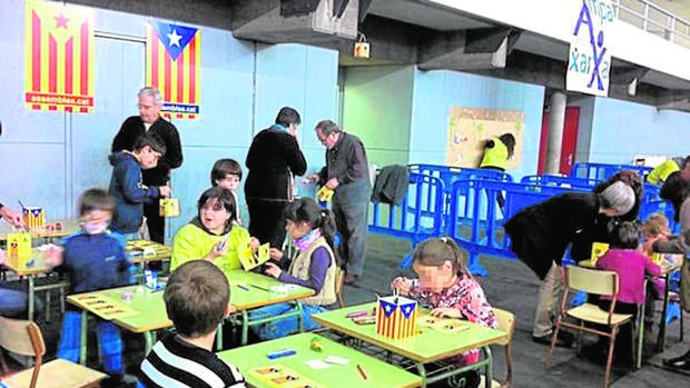 Los padres han denunciado el adoctrinamiento ideológico que se está produciendo en los colegios de Cataluña