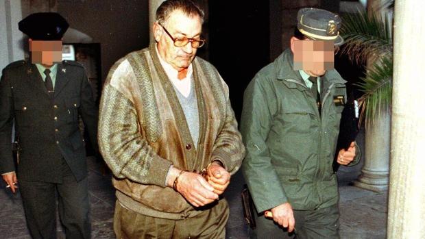 Vídeo: 20 años desde la muerte de Ana Orantes ATLAS | José Parejo Avivar, el asesino de su expareja, Ana Orantes Ruiz. La maniató, golpeó y quemó viva en el patio delantero del hogar que compartían por decisión judicial