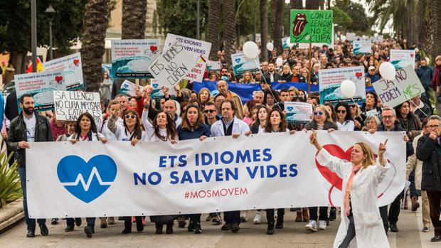 Manifestación en Palma de Mallorca contra la imposición del catalán para acceder a la medicina