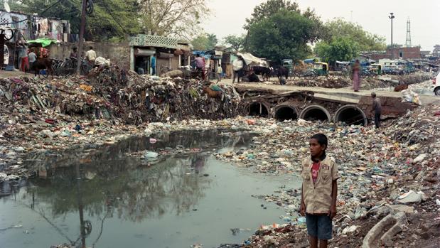 El río Yamuna lleno de basuras