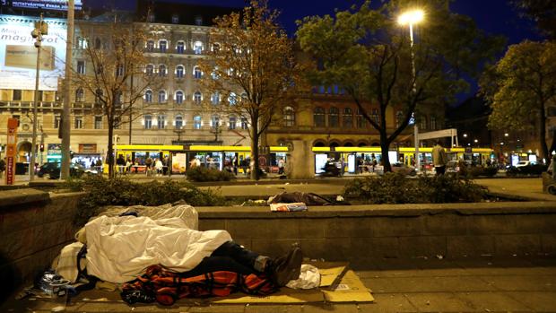 Un sintecho, en las calles de Budapest