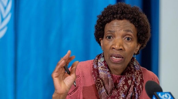 La princesa Nothemba Simelela, subdirectora general de Familia, Mujer, Infancia y Adolescencia de la Organización Mundial de la Salud participa en la presentación de una nueva campaña para acabar con el cáncer cervical a nivel mundial este jueves en la sede europea de la OMS en Ginebra (Suiza)