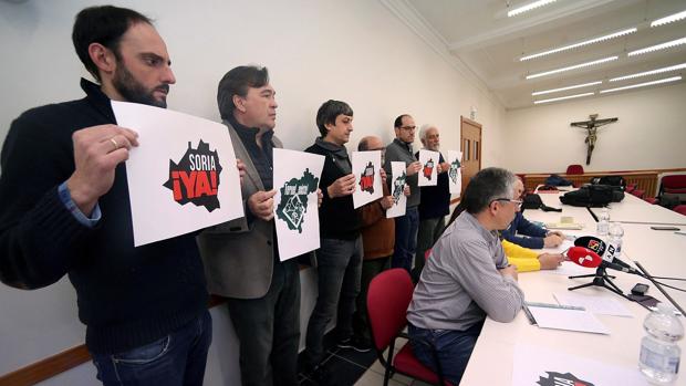 Integrantes de las plataformas Teruel Existe y Soria Ya,