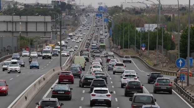 Atascos de tráfico con motivo de la operación salida de Semana Santa con dirección a Andalucía