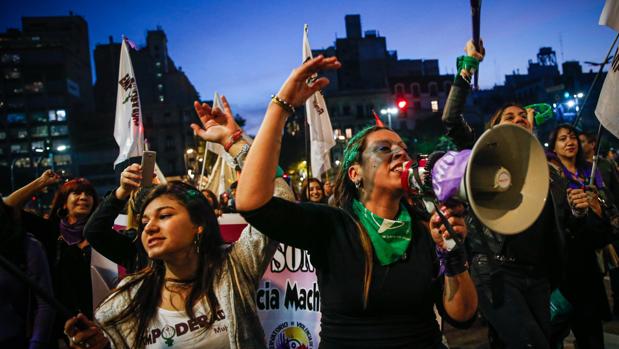 Miles de mujeres salen a la calle en Argentina para protestar contra la violencia machista