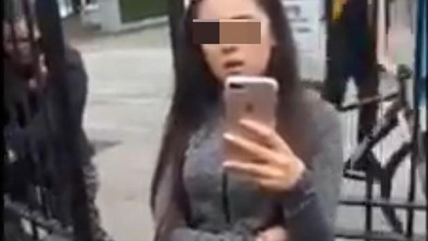 Una de las adolescentes que increpó al inmigrante mexicano