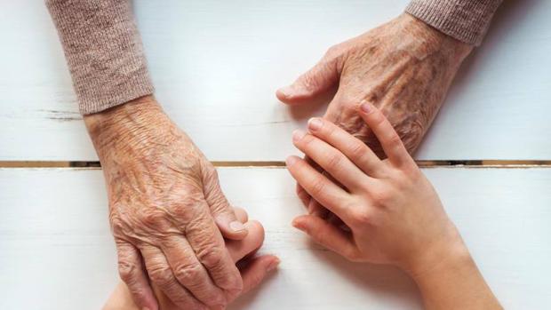 La abuela llamó de inmediato a la policía mientras su marido intentaba echar al intruso de la casa