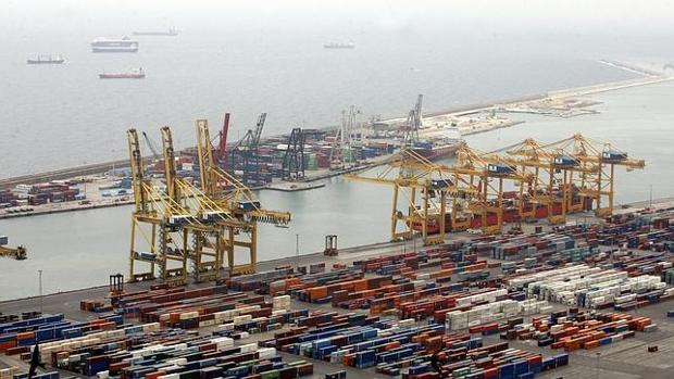 Contenedores en el puerto de Barcelona