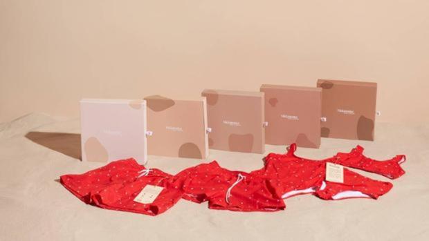 El estampado representa las formas reales de los melanomas para que los bañistas puedan comparar sus propios lunares con éstas