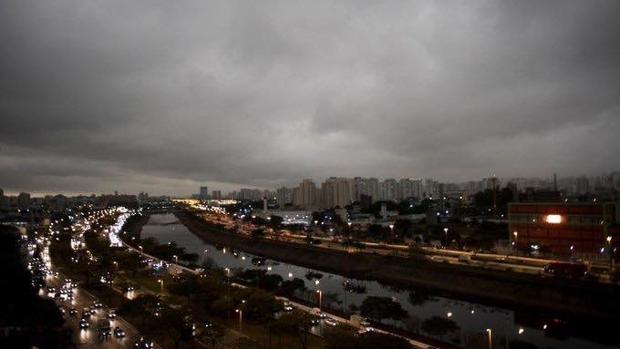Sao Paulo anocheció abruptamente a las tres de la tarde