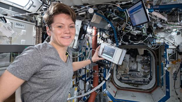 Anne McClain durante su estancia en la ISS