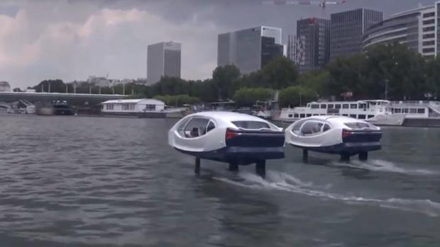 Una de las pruebas de los Sea Bubbles sobre el Sena en París