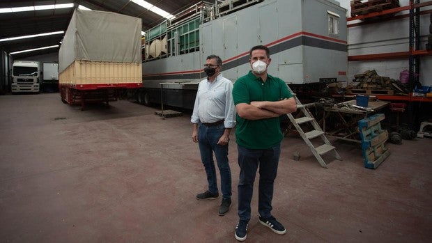 Enrique y Florencio Rubio, propietarios de atracciones de feria, que no pueden trabajar debido al Covid-19