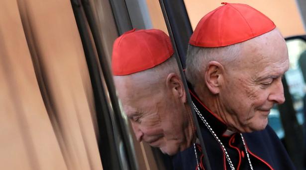 El Vaticano expulsó al exarzobispo de Washington por abusos sexuales: Theodore McCarrick permanecía confinado en un convento