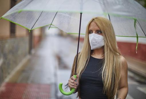 Sara García define como «suplicio» tener que quitarse la mascarilla. Ella seguirá llevándola, pero asegura que se sentirá insegura al ver cómo la gente con la que se cruza no la lleva