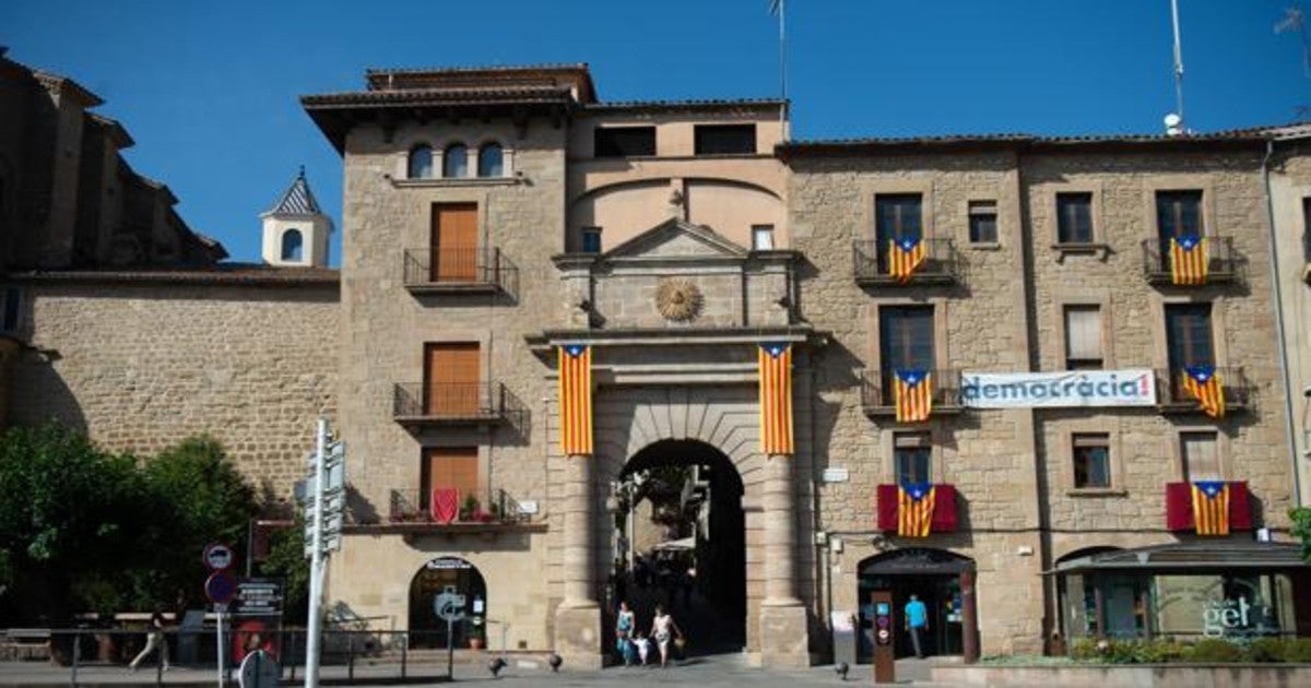 Los vecinos de Solsona, sobre la renuncia 'satánica' del exobispo Novell: «Sentimos que nos ha engañado» - Vimarsana News
