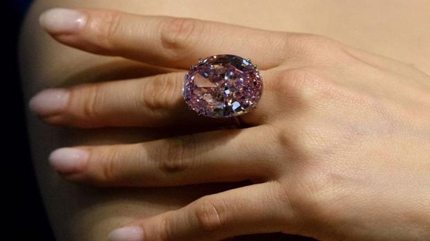 Este diamante rosa, bautizado como Pink Star, fue subastado por 71,2 millones de dólares