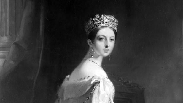 La reina Victoria de Inglaterra luce una de sus lujosas tiaras