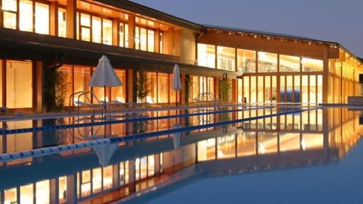 Una de las piscinas exteriores