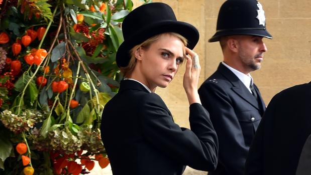 Cara delevingne con esmoquin en la boda de Eugenia de York