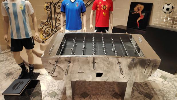 El futbolín es una obra de arte que rinde homenaje al fútbol