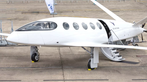 Mide 12 m y pesa 6.300 kg