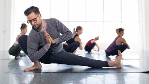 Posturas menos activas con estiramientos profundos