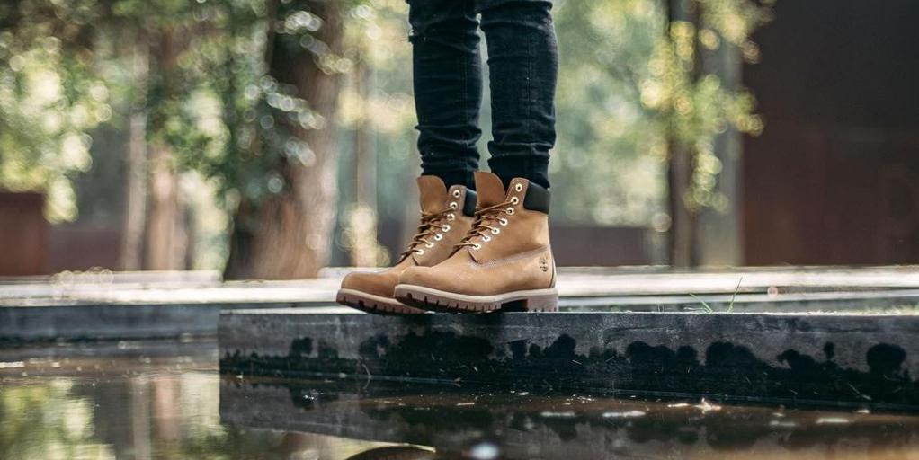 Botas de montaña: cómo llevarlas sobre el asfalto