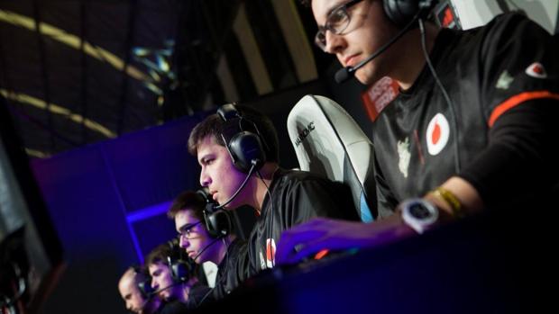 En la academia e-Squad enseñan a sus alumnos a convertirse en profesionales de los videojuegos