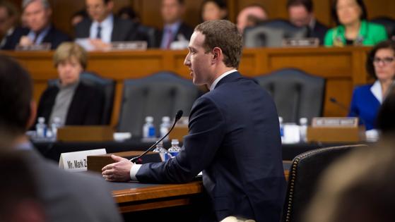 «Cuando la gente habla de nuestras habilidades, habla de que tenemos una comunidad de 2.000 personas. Es una compañía norteamericana, y es algo de que lo Estados Unidos debe estar orgullosa», ha afirmado Zuckerberg