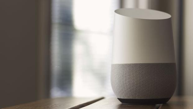Las «apps» de terceros para los altavoces Google Home y Alexa también pueden espiarte