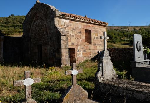 Capilla de San Miguel Arcángel, junto al cementerio