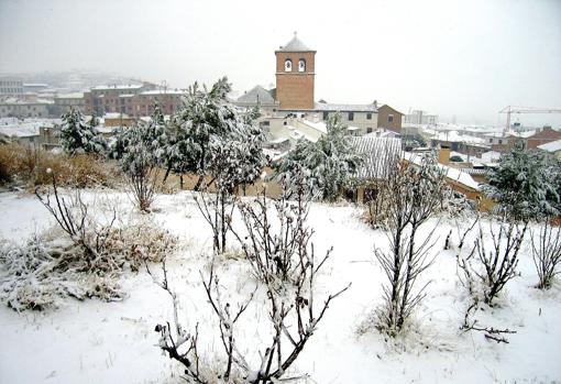 Estampa del pueblo granadino de Baza cubierto de un manto blanco de nieve