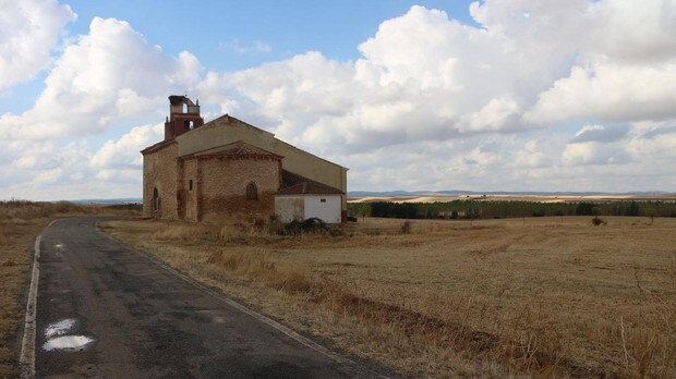 Ermita del Cristo del Corporario, a un kilÃ³metro de Castiltierra (Segovia), en cuyos aledaÃ±os, junto a la carretera, se encuentra la necrÃ³polis visigoda