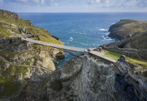 El nuevo puente del castillo de Tintagel, inaugurado en agosto