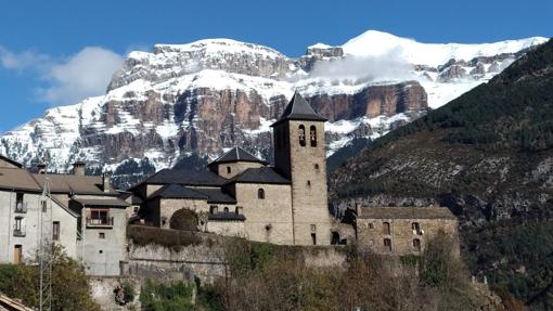 Torla, gateway to the Ordesa Valley route to the Cola de Caballo waterfall