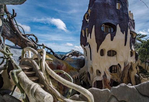 Image of the exterior of the Crazy House hotel in Vietnam